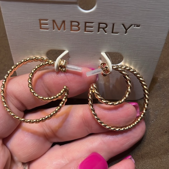 NWT Emberly Crescent Hoop Earrings - Picture 2 of 3